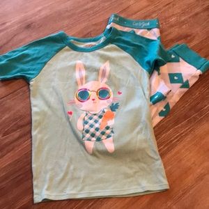 5 for $20🦋Size 8 Easter bunny Pj’s